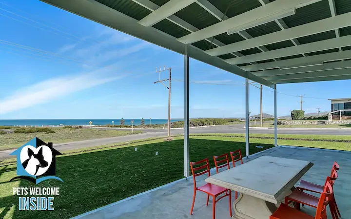 Search and Stay destination carousel image position 13