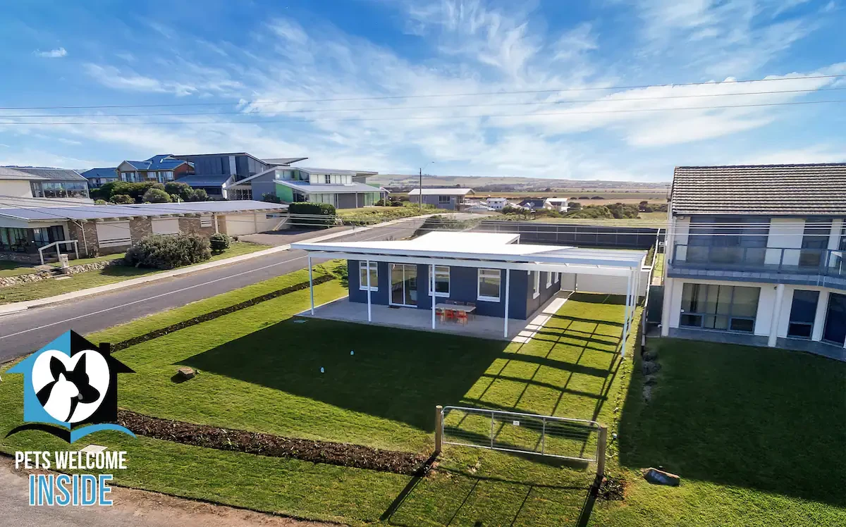 Search and Stay destination carousel image position 14