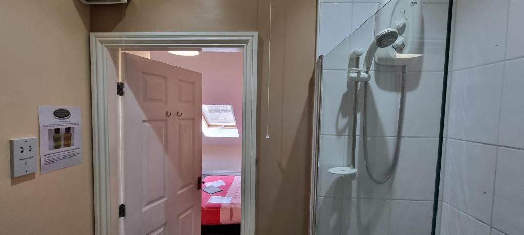 Search and Stay destination North Yorkshire, England - United Kingdom from AU$ 145. Townhouse Bed & Breakfast - Standard Double Room with Fan
