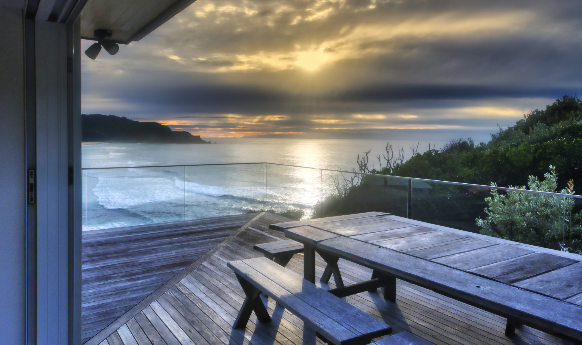 Search and Stay destination carousel image position 40