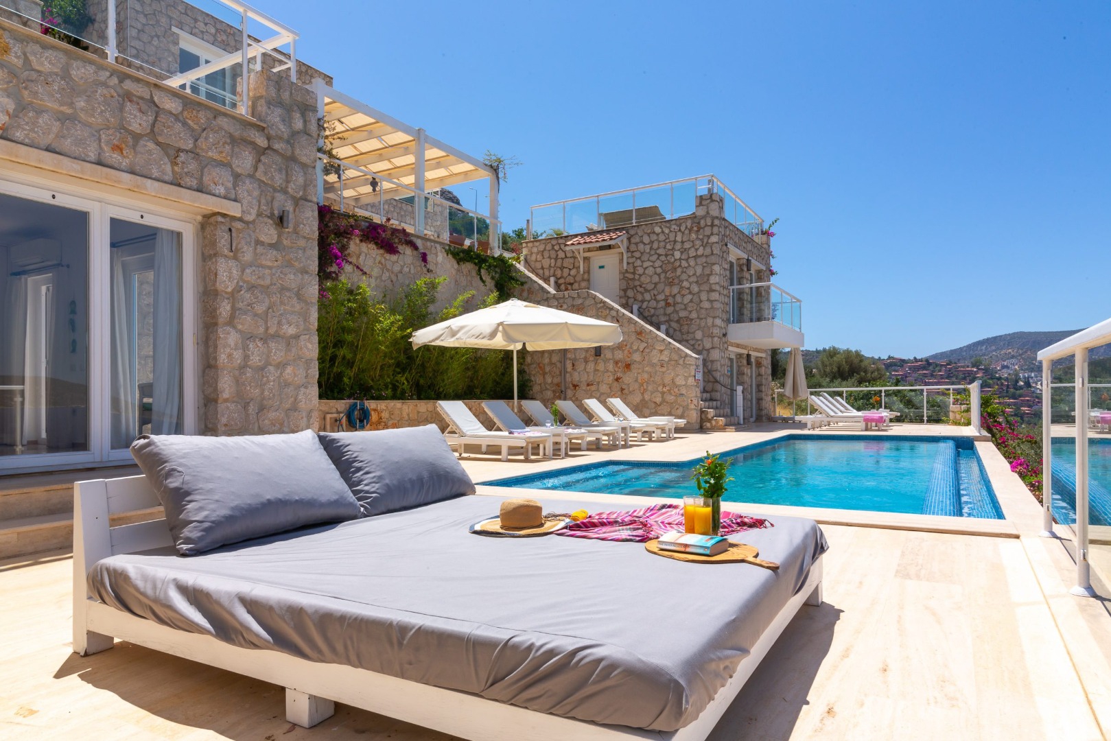 Search and Stay, undefined in undefined. Gallery position 1