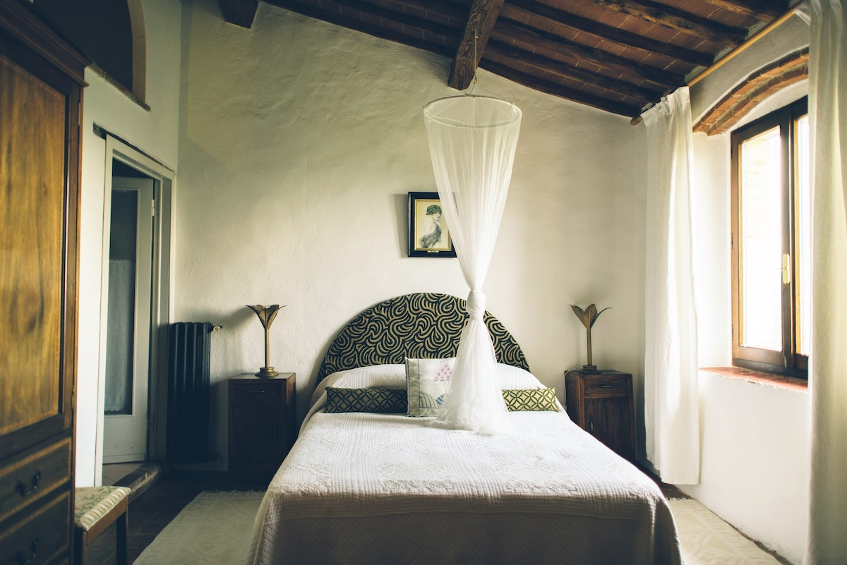 Search and Stay destination carousel image position 0