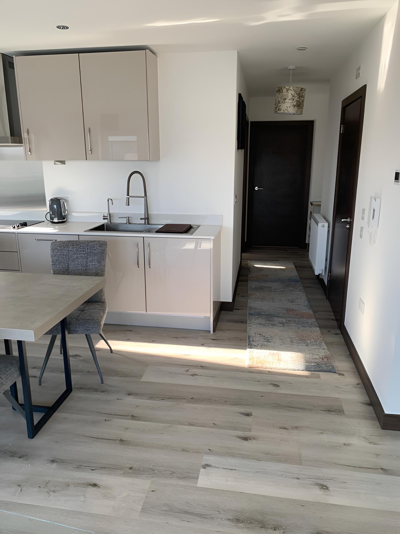 Raphvin Apex Abode - Two bedroom apartment/parking in Edinburgh Way CM20 2DG - Property image 6 - VivreStays