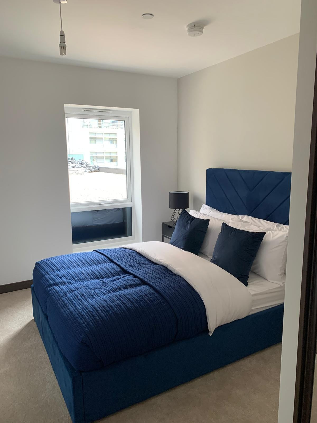 The Sunrise Den-Lovely 2 bedroom apartment/Parking in Q3JX+997 CM20 2GS - Property image 8 - VivreStays