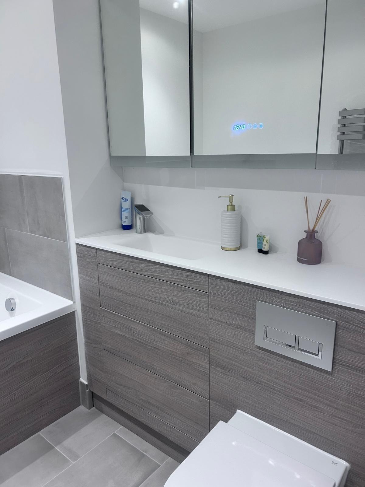 The Sunrise Den-Lovely 2 bedroom apartment/Parking in Q3JX+997 CM20 2GS - Property image 6 - VivreStays