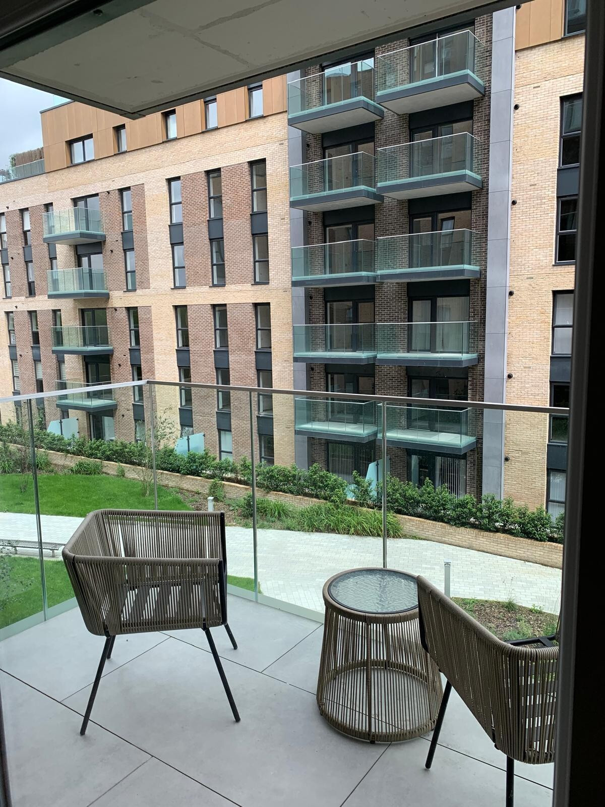 The Sunrise Den-Lovely 2 bedroom apartment/Parking in Q3JX+997 CM20 2GS - Property image 16 - VivreStays