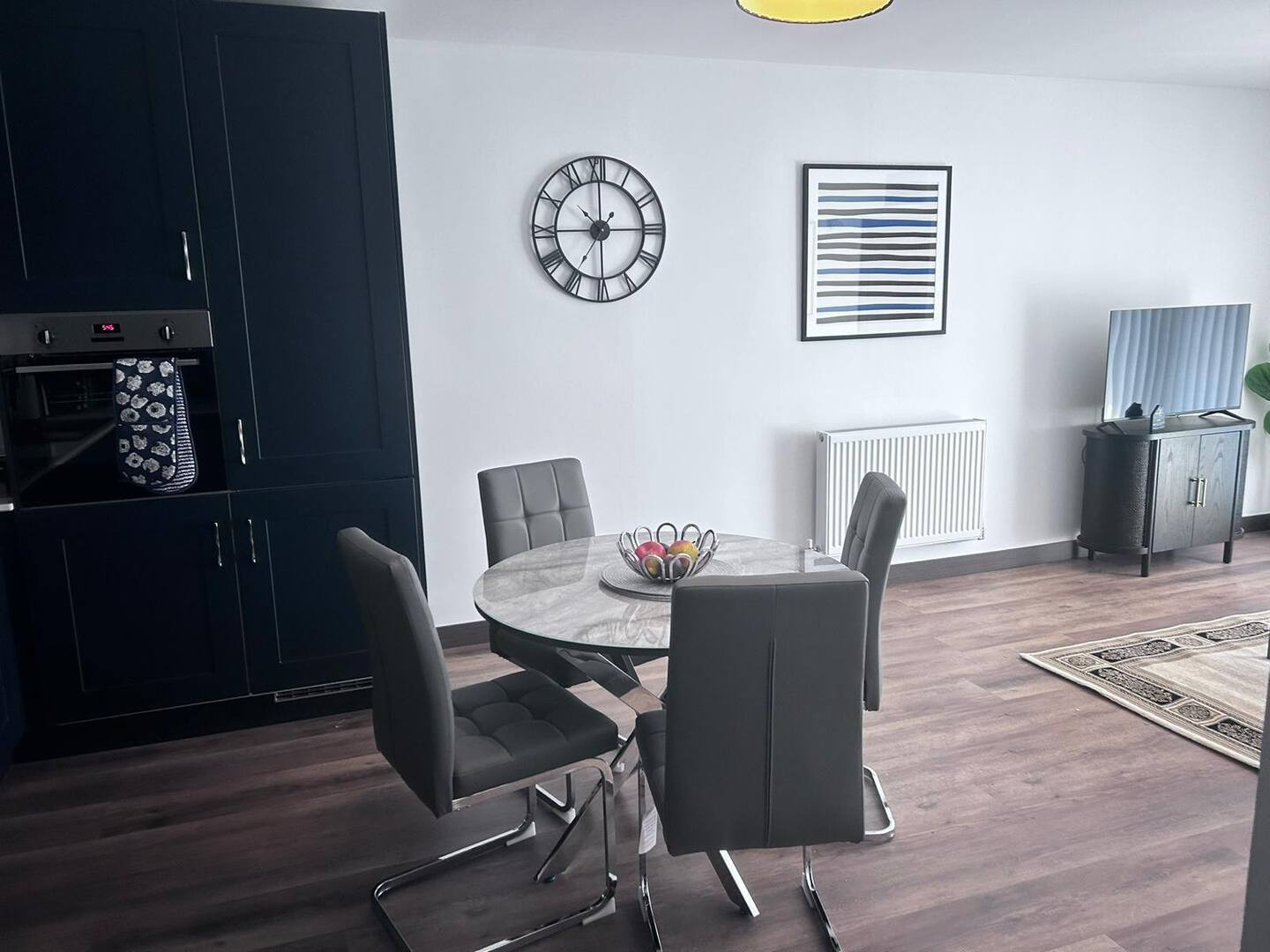 The Sunrise Den-Lovely 2 bedroom apartment/Parking in Q3JX+997 CM20 2GS - Property image 19 - VivreStays