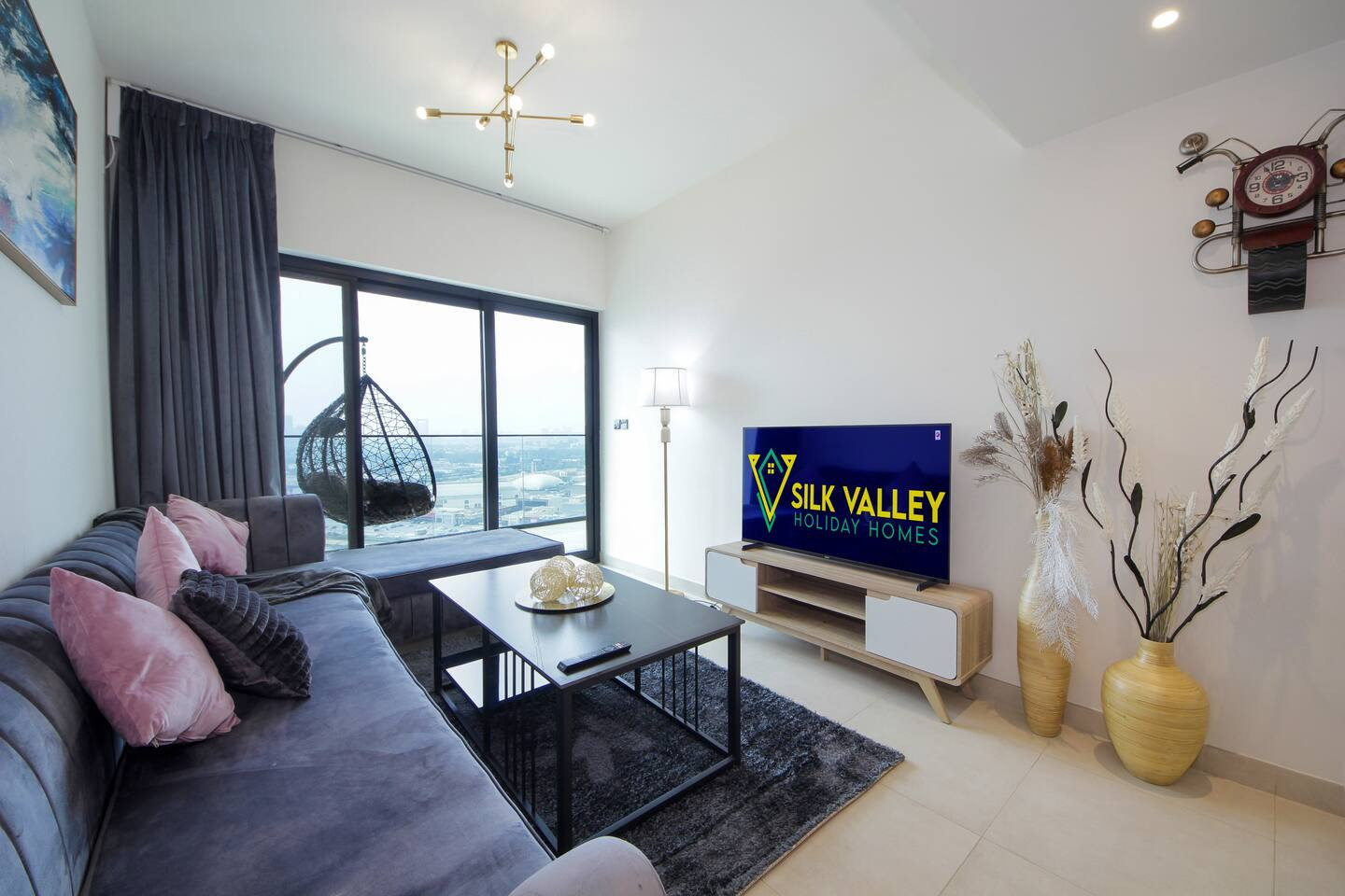 Search and Stay Destinations. Vacation Rentals in Al Jaddaf, Dubai - United Arab Emirates