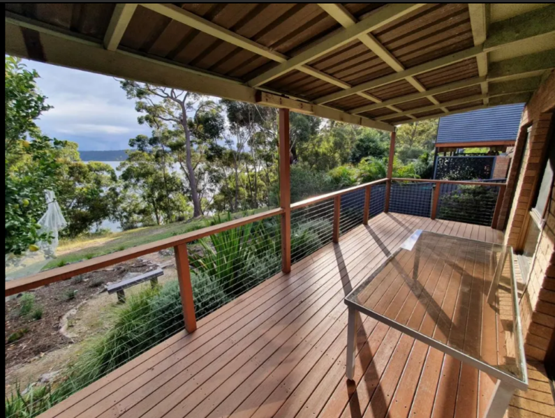 Search and Stay destination carousel image position 6