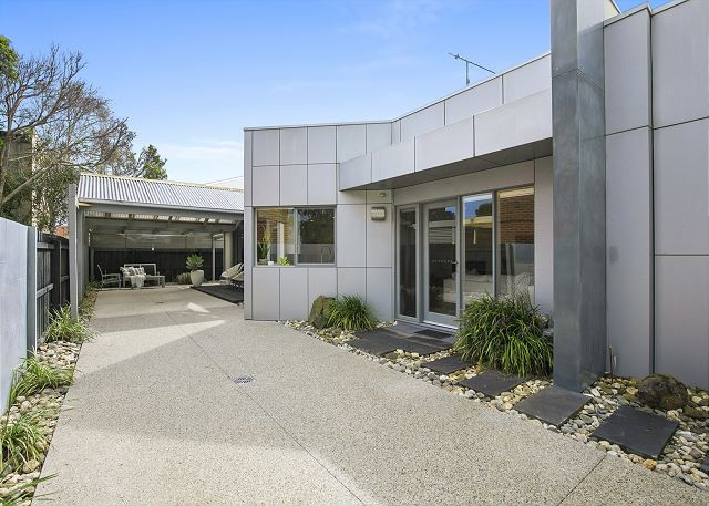 Search and Stay Pre Property, Oasis Retreat On Orungal in 18 Orungal Ct, Torquay VIC 3228, Australia. Gallery position 3