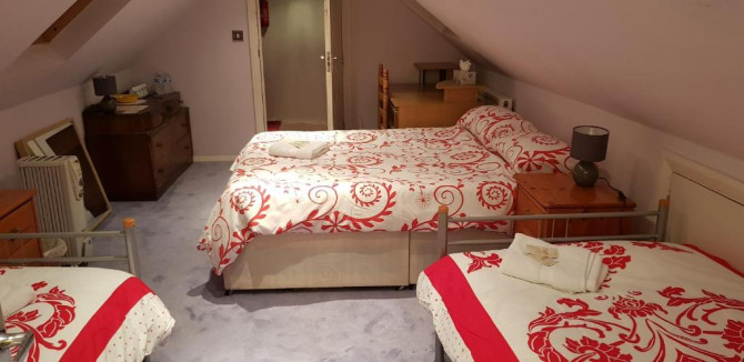 Search and Stay Pre Property, En-suite Triple in 38 Buckingham Ave, London N20 9DE, UK. Gallery position 0