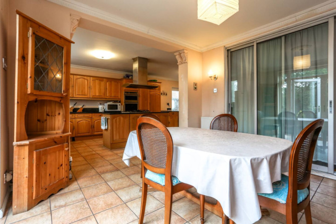 Search and Stay Pre Property, En-suite Triple in 38 Buckingham Ave, London N20 9DE, UK. Gallery position 2