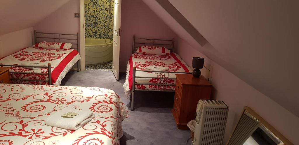 Search and Stay destination carousel image position 5