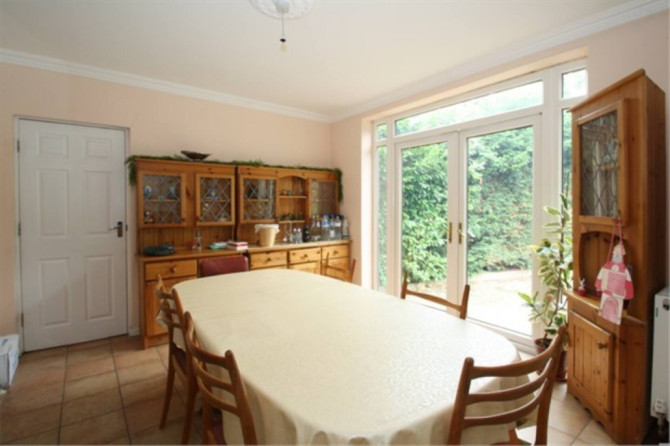 Search and Stay Pre Property, King En Suite room in 38 Buckingham Ave, London N20 9DE, UK. Gallery position 4