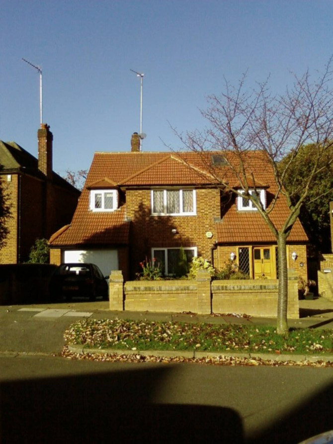 Search and Stay Pre Property, Single room with a shared bathroom in 38 Buckingham Ave, London N20 9DE, UK. Gallery position 4