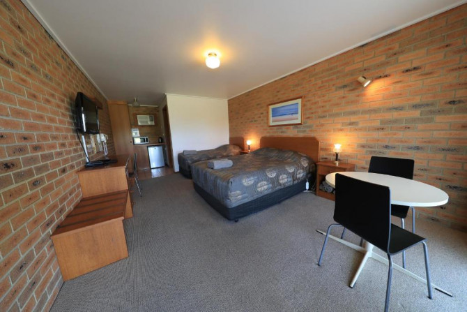 Search and Stay Pre Property, Quays Motel - Double or Twin Room in 37-39 Phillip Island Rd, San Remo VIC 3925, Australia. Gallery position 3