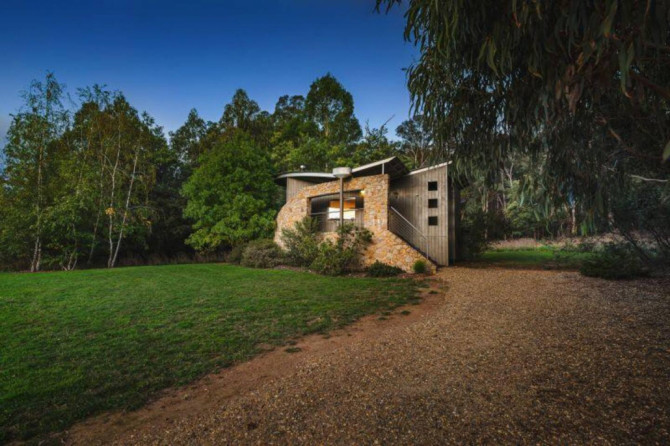 Search and Stay Pre Property, Buckland Studios - Four in 116 McCormacks Ln, Porepunkah VIC 3740, Australia. Gallery position 3