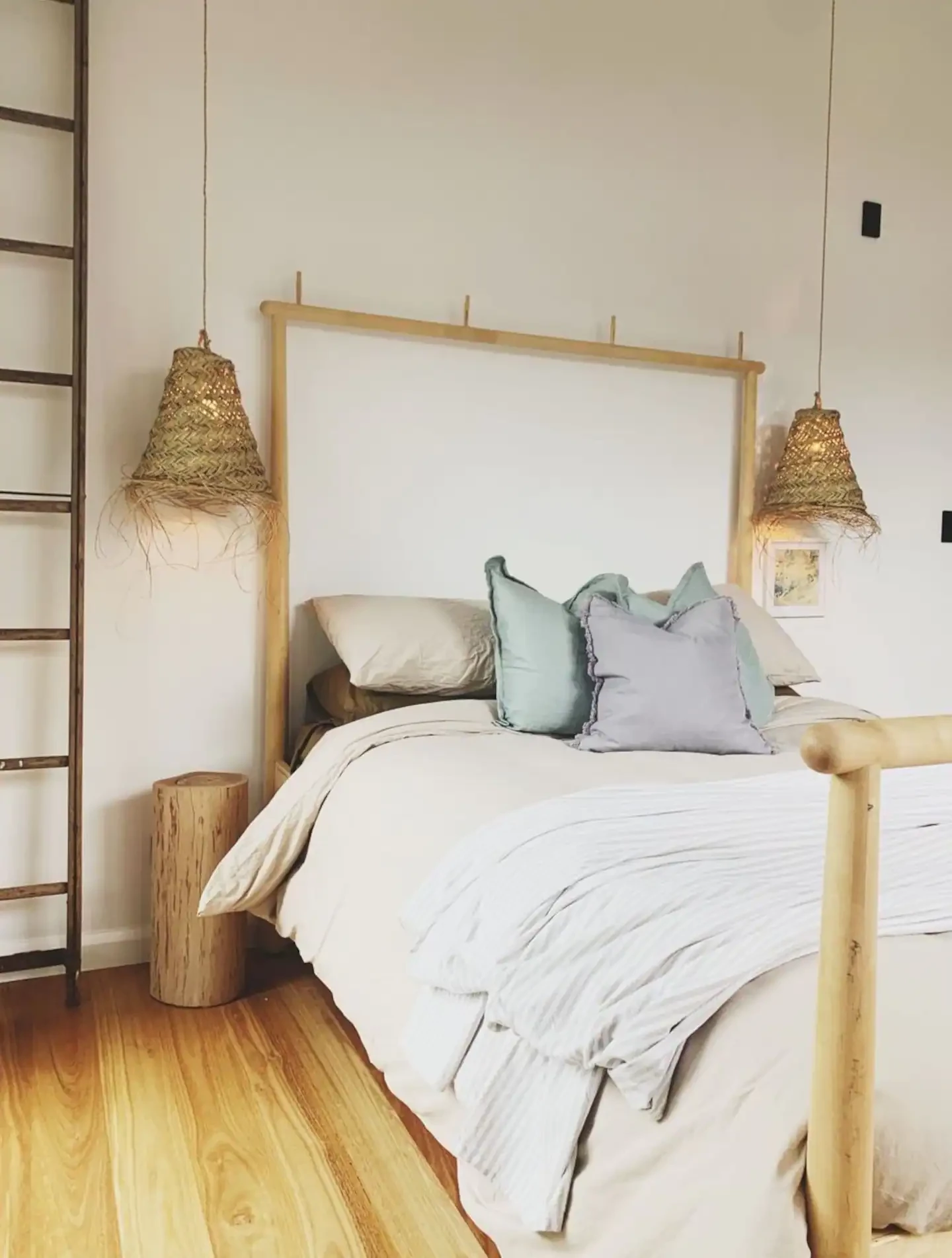 Search and Stay destination carousel image position 22