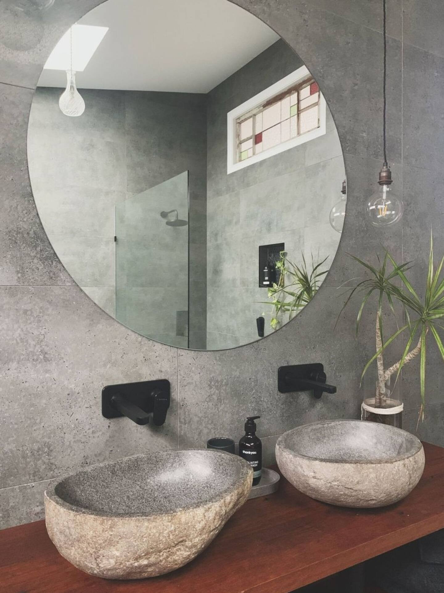 Search and Stay destination carousel image position 18