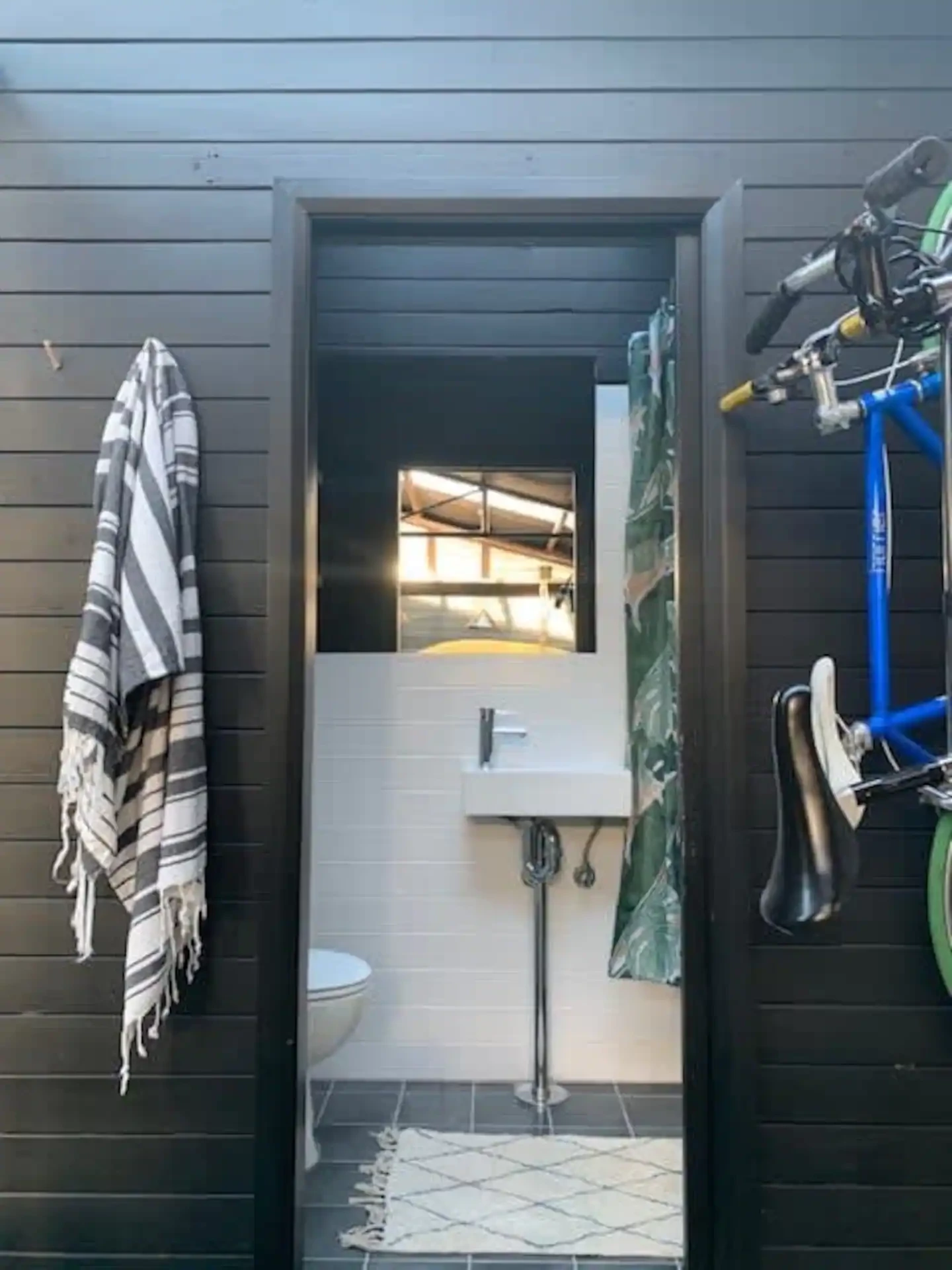 Search and Stay destination carousel image position 5