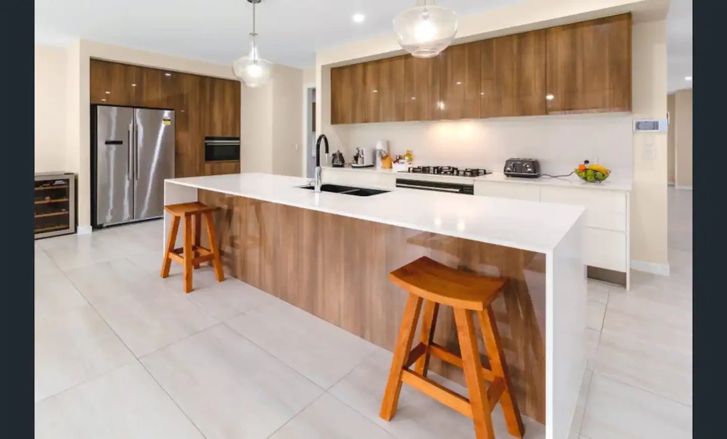 Search and Stay destination carousel image position 5