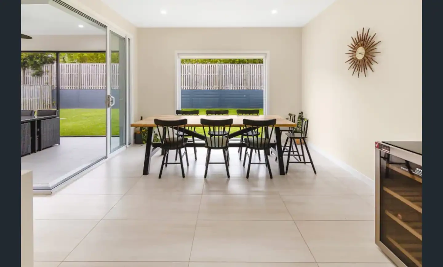 Search and Stay destination carousel image position 9