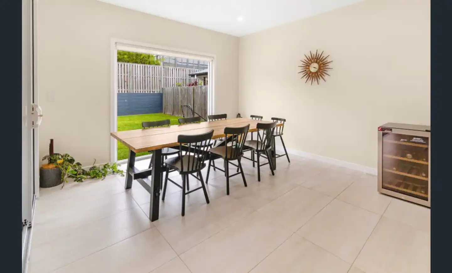 Search and Stay destination carousel image position 31