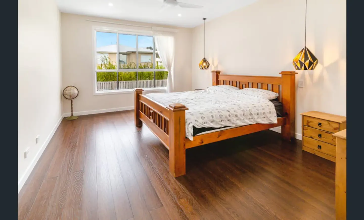 Search and Stay destination carousel image position 13