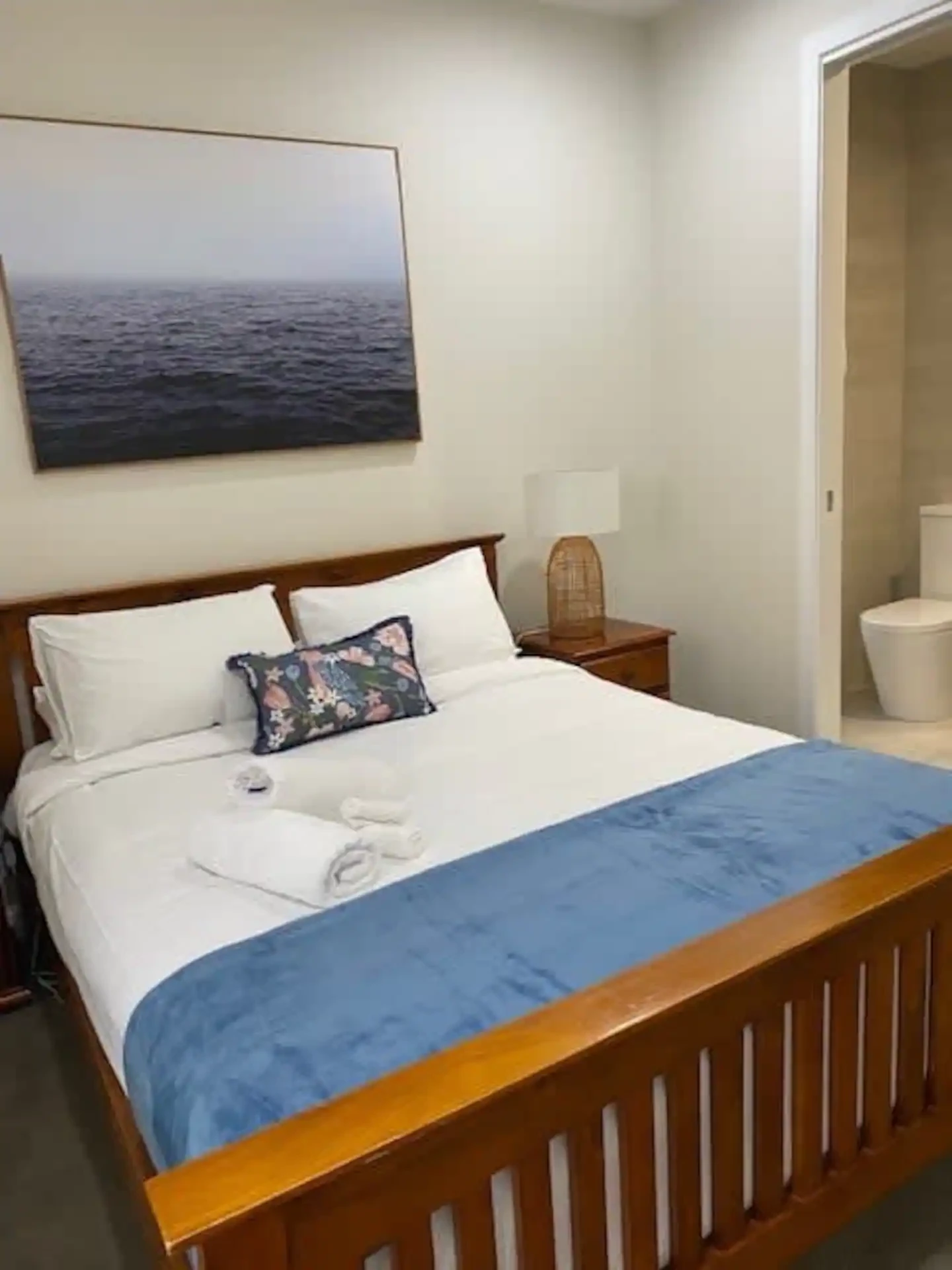 Search and Stay destination carousel image position 17