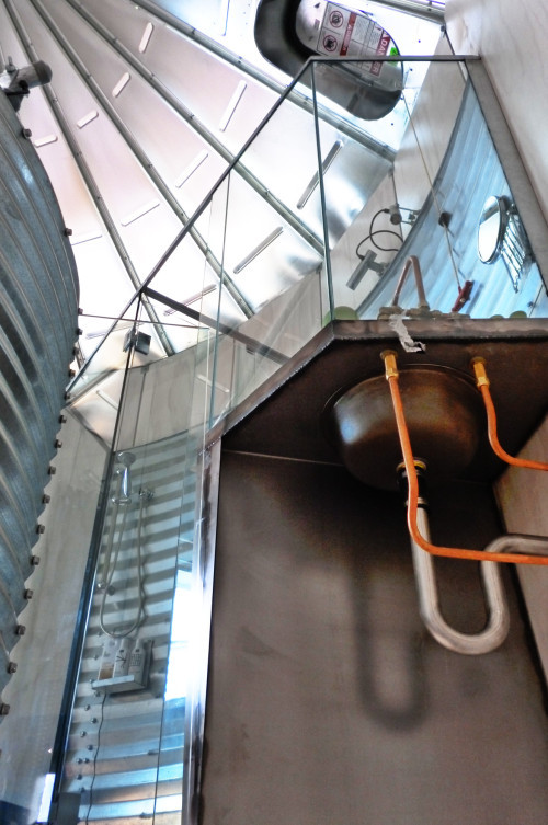 Search and Stay destination carousel image position 8