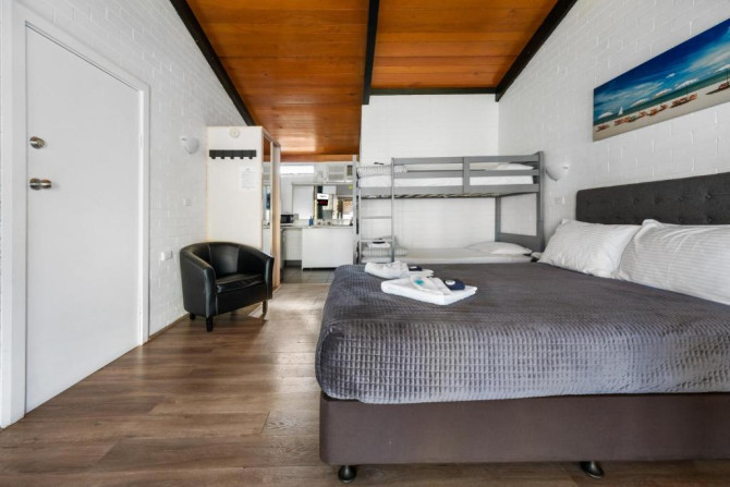 Search and Stay Pre Property, JETTY MOTEL THE ENTRANCE STANDARD FAMILY ROOM in 353 The Entrance Rd, Long Jetty NSW 2261, Australia. Gallery position 2