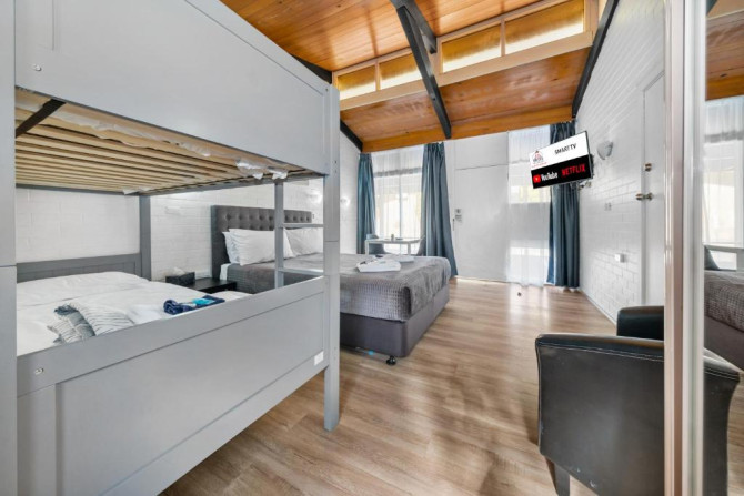 Search and Stay Pre Property, JETTY MOTEL THE ENTRANCE STANDARD FAMILY ROOM in 353 The Entrance Rd, Long Jetty NSW 2261, Australia. Gallery position 4