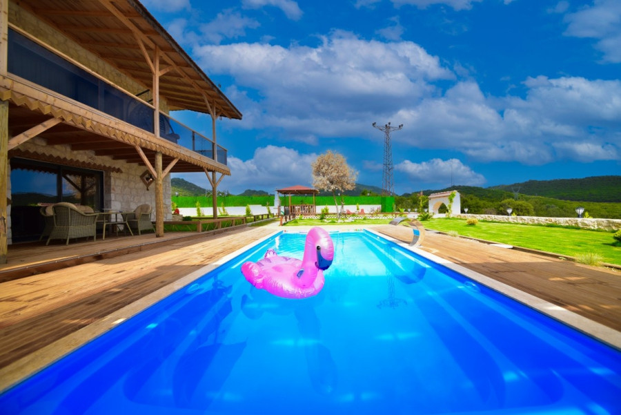 Search and Stay destination carousel image position 37