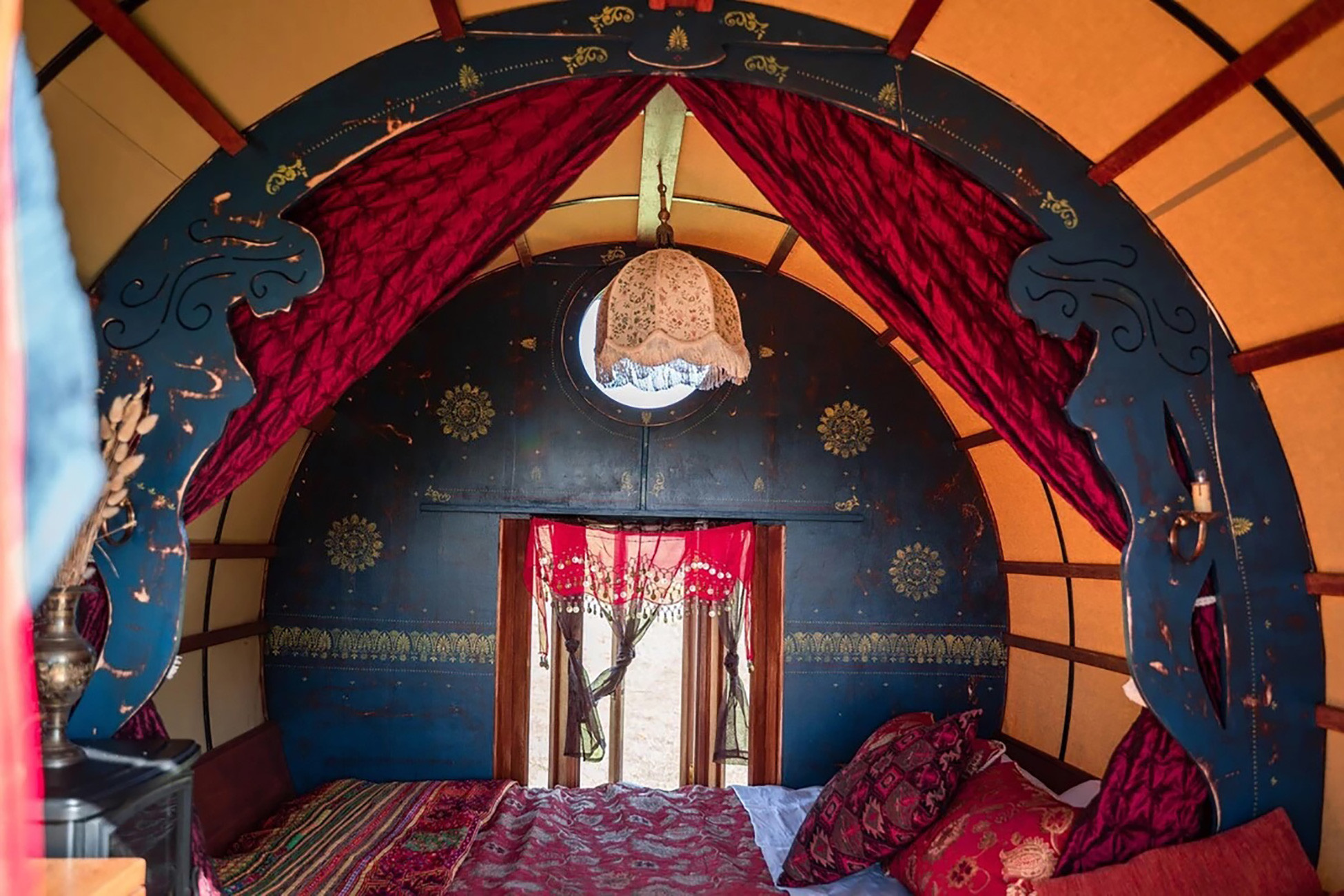 Search and Stay destination carousel image position 8