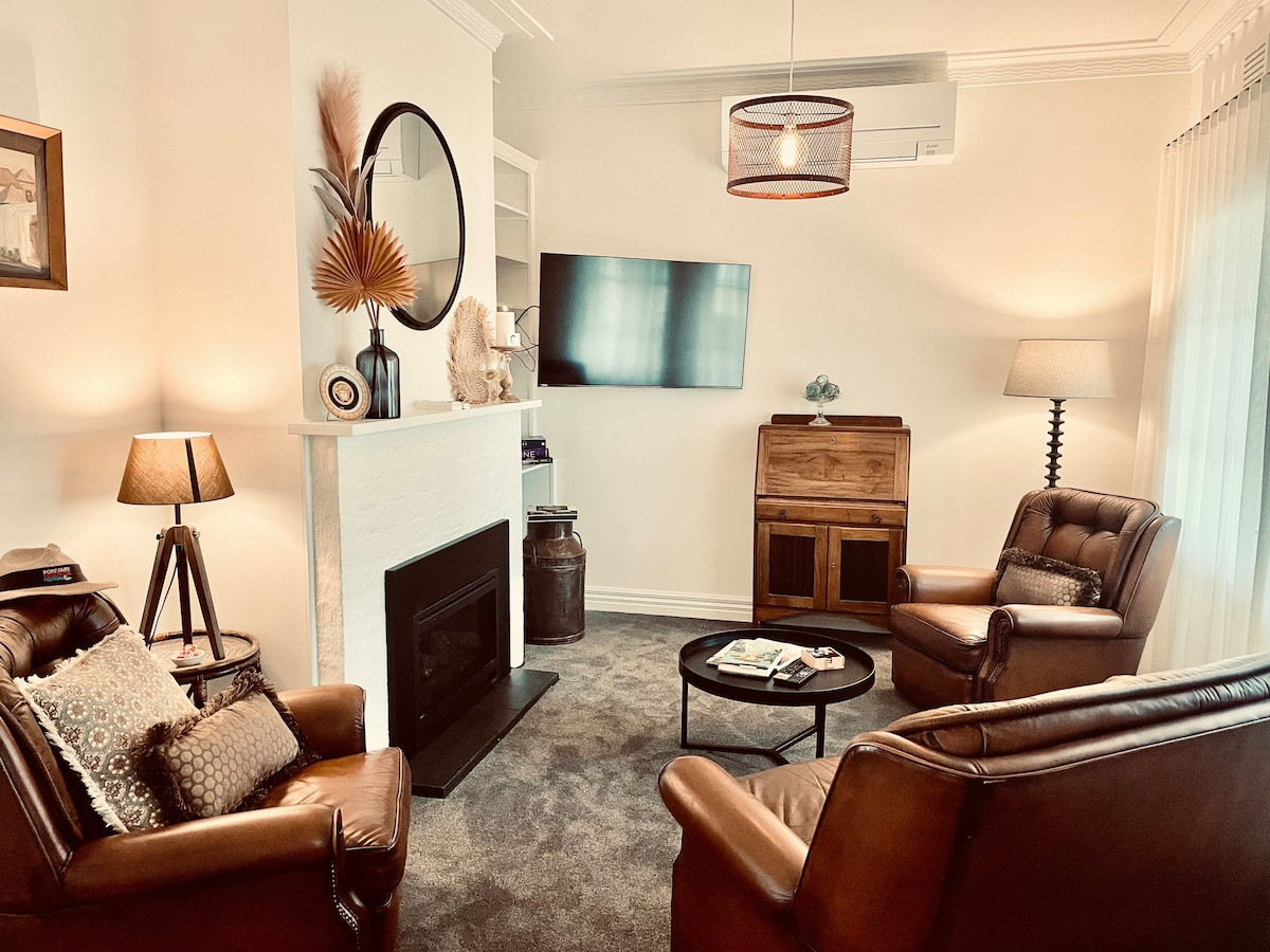 Search and Stay destination carousel image position 64