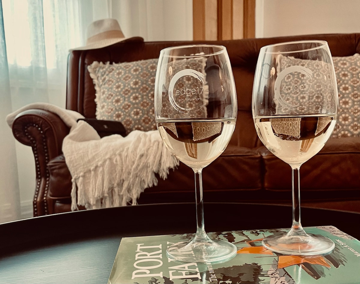 Search and Stay destination carousel image position 38