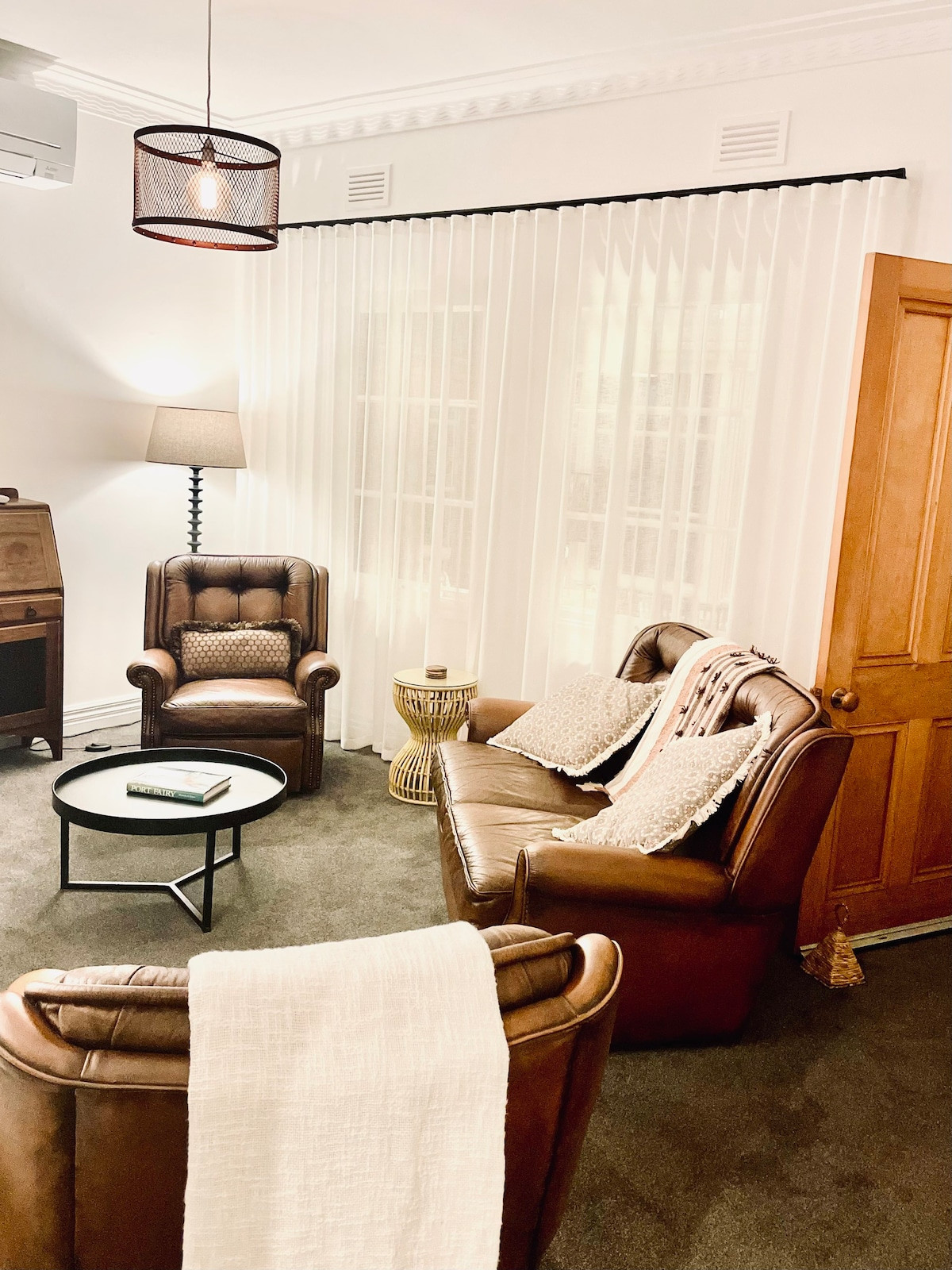 Search and Stay destination carousel image position 18