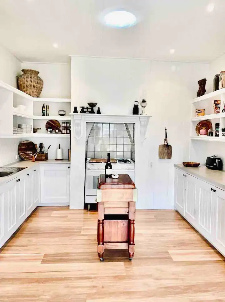 Search and Stay destination carousel image position 6