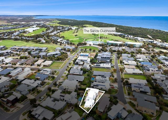 Search and Stay Pre Property, Colours at Whites Beach in 14 Wentworth Ct, Torquay VIC 3228, Australia. Gallery position 3