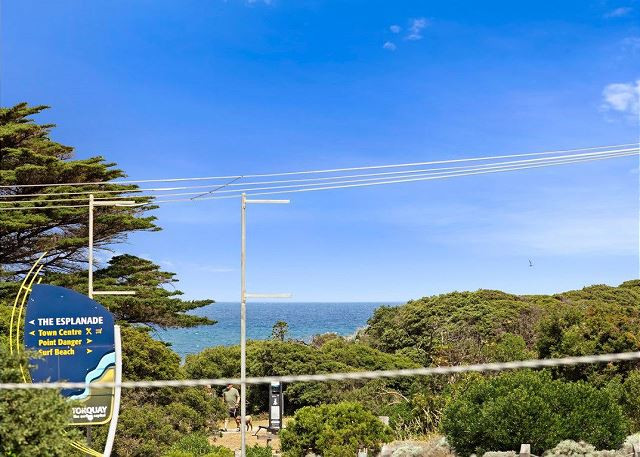 Search and Stay destination carousel image position 10
